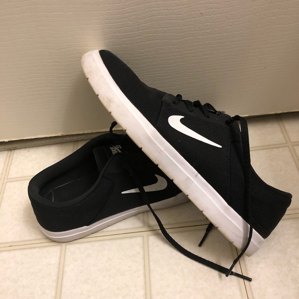 Black and white Nike SB shoes size 8